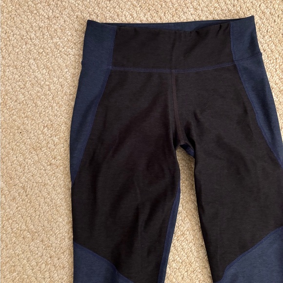 OUTDOOR VOICES Warmup 3/4 Leggings in Navy and Black Size Small - Picture 4 of 9